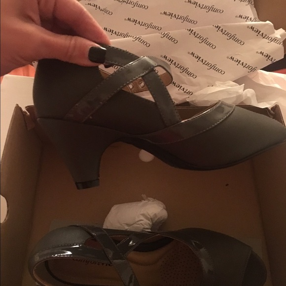 Heels - Picture 3 of 3