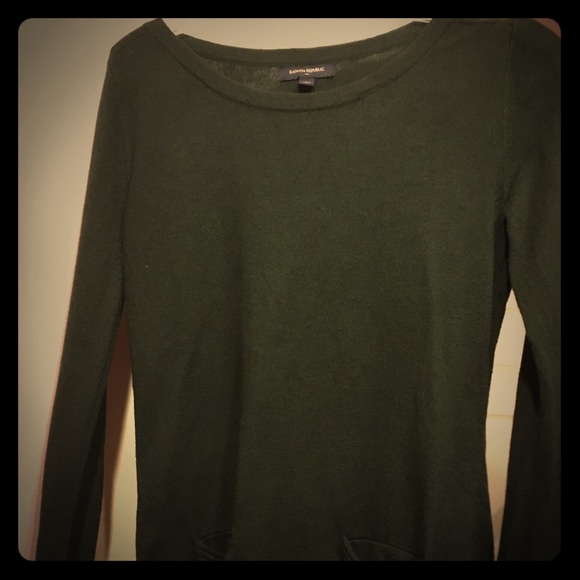 Banana Republic green sweater - small