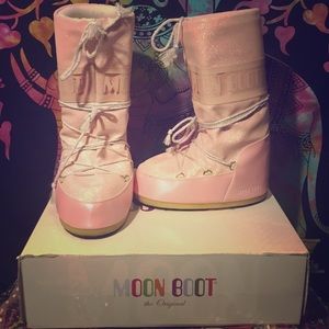 Sparkly pink moon boots