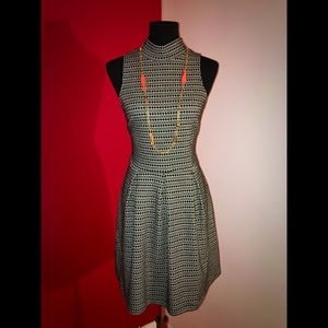 Shapely black and white dress Shapely black and white dress