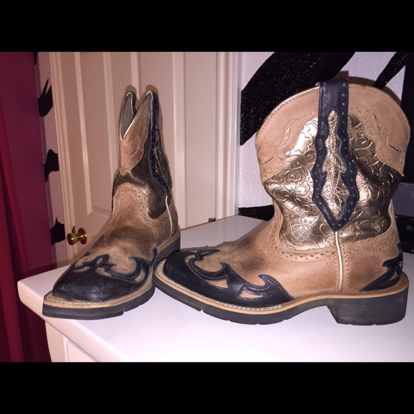 NWOT Ariat boys cowboy boots