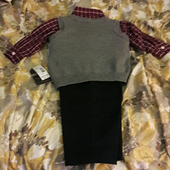 boys dress suit 18 momths great for Christmas - Picture 2 of 4
