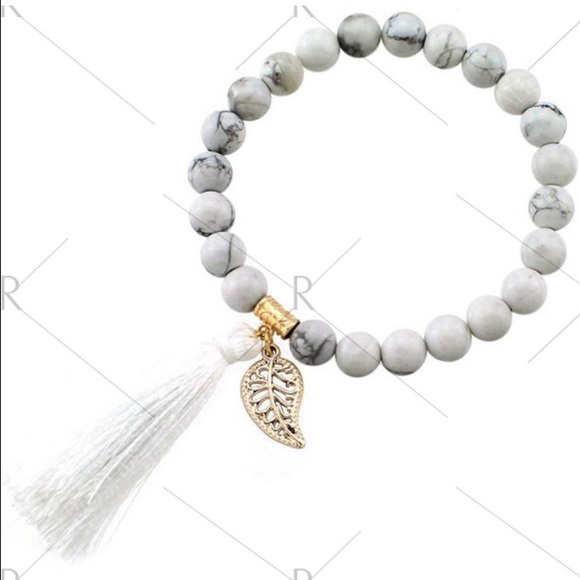 Gorgeous Fringe Style Bracelet - Picture 2 of 2