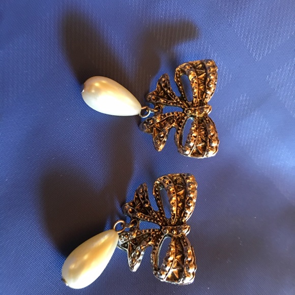 1990's Pearl Drop Earrings