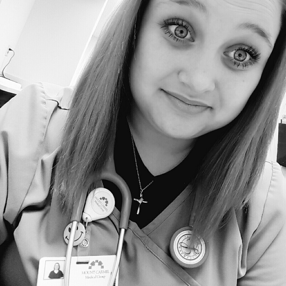 Meet your Posher, Kayla