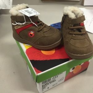 Adorabable little boy Elmo boots infants size 3