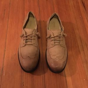 Sperry tan wingtip shoes