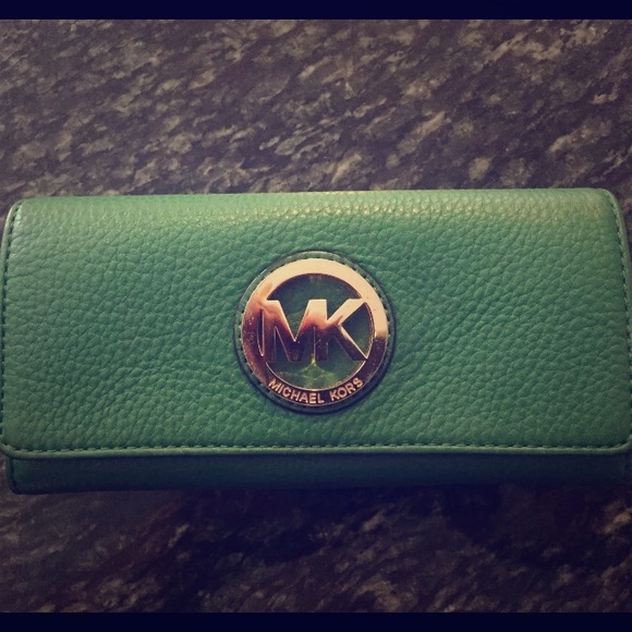 Michael Kors Fulton Carryall wallet