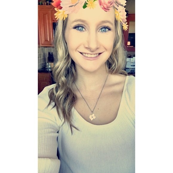 Meet your Posher, Madison - Picture 1 of 1