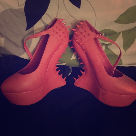 Heels - Picture 1 of 3