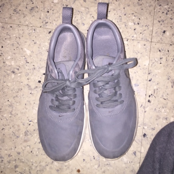 Nike Air Max grey w white soles
