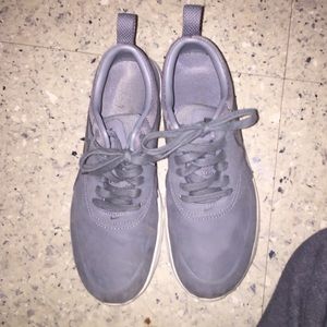 Nike Air Max grey w white soles