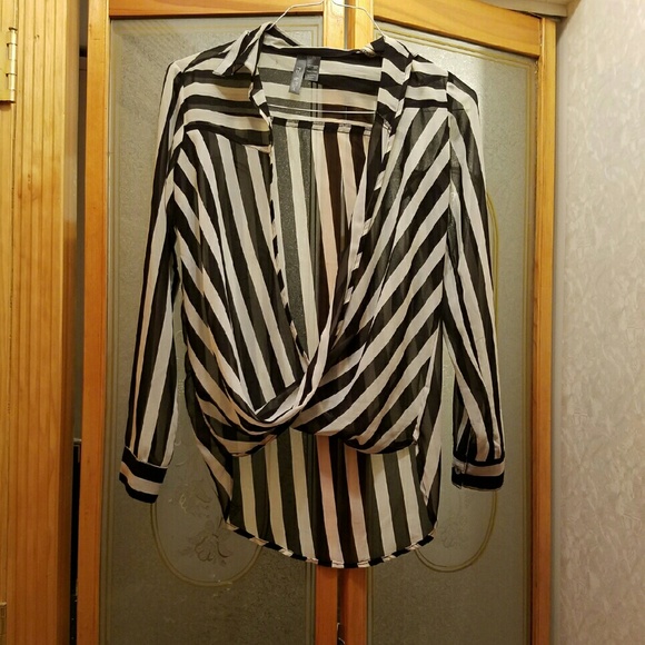 Black & white stripe top