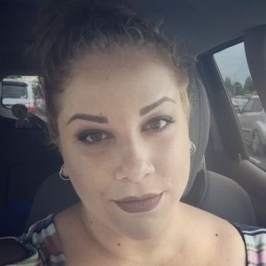 Meet your Posher, Sharone