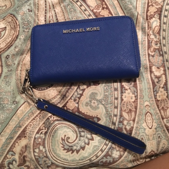 Michael Kors wristlet wallet