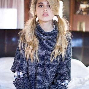 LF Zipper Cowl Neck Sweater NWOT ☕️