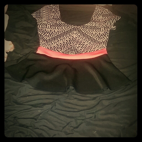 Cute top size small - Picture 1 of 3
