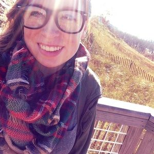 Meet your Posher, Becca