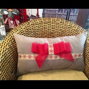 NEW! Set of 2 decorative Christmas pillows.