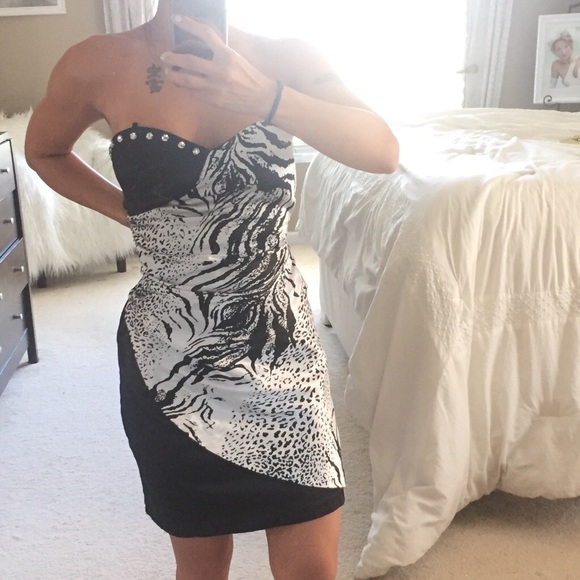 🎉SALE🎉Black and white satin dress
