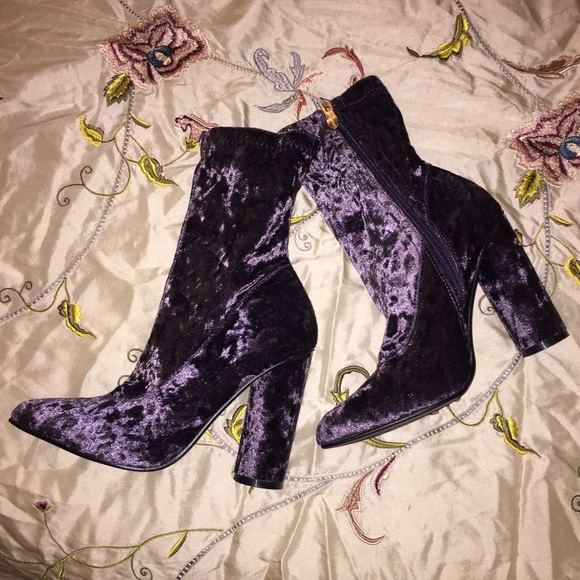 Crushed velvet booties