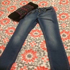 skinny jeans, very curvy to fit, great condition
