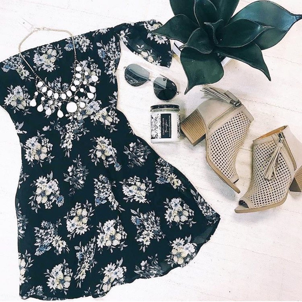 1 left!✨NWT. Grey perforated peep toe booties - Picture 6 of 6