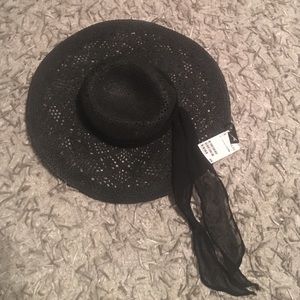 ⭐️OPEN TO OFFERS ⭐️NEW H&M Black Floppy Hat
