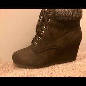 NWT Low wedge dark brown booties!!!!