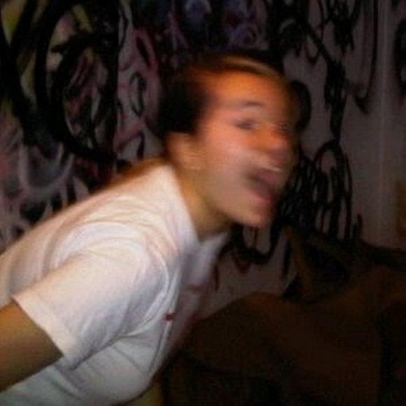 Meet your Posher, Andrea - Picture 1 of 1