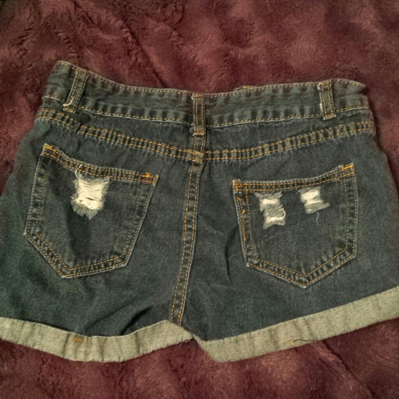 Super cute jean shorts - Picture 2 of 2