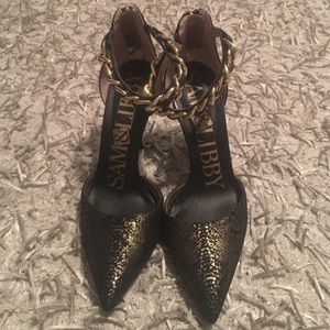 ⭐️OPEN TO OFFERS ⭐️Holiday Heels