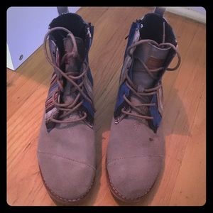 Toms combat suede boot