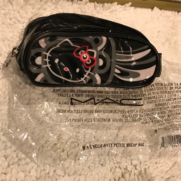 MAC Hello Kitty Petite Makeup Bag 💄