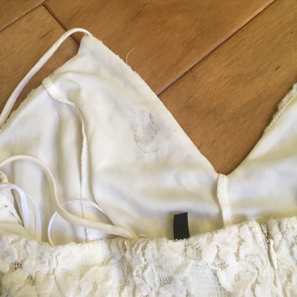 Cream Lace Romper New Medium - Picture 5 of 6