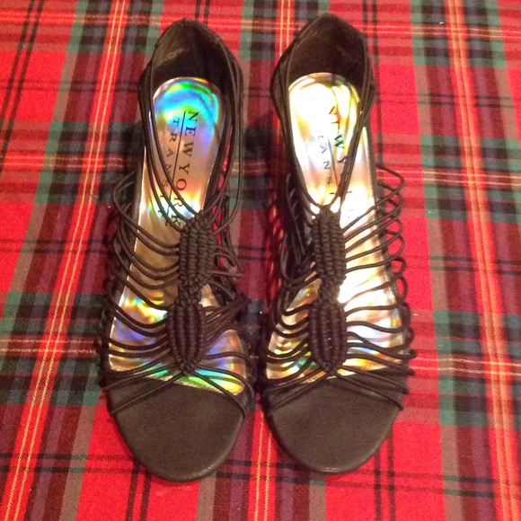 Nice Black strappy shoes