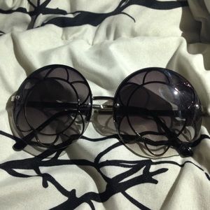 Round Sunglasses with flower design