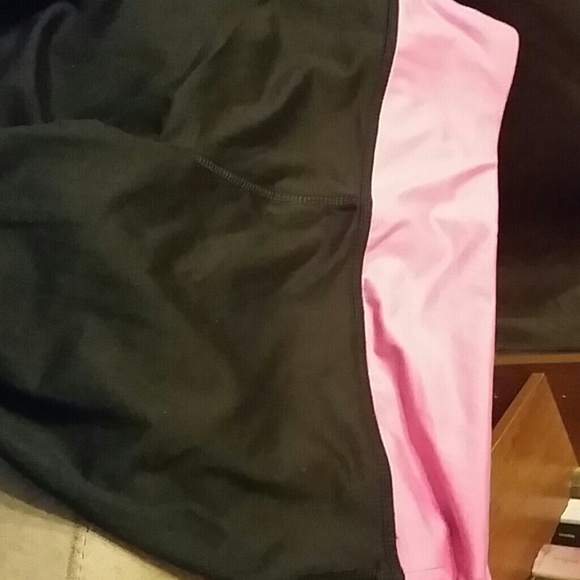 Black Capri pants - Picture 2 of 2