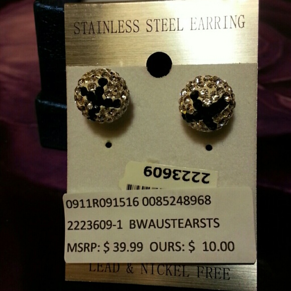 2223609-1. Blk & Wht. Austrian Crystal STS Earring