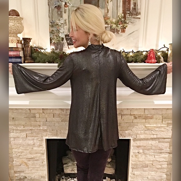 Silver keyhole top! Stunning! LAST ONE - Picture 3 of 3