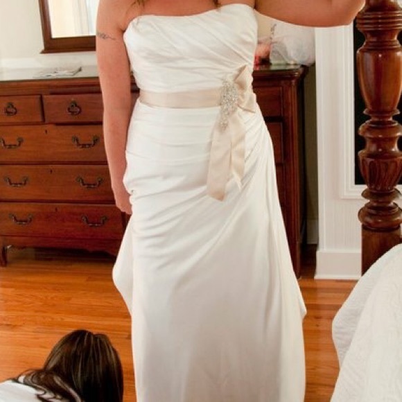 Gorgeous off white wedding dress