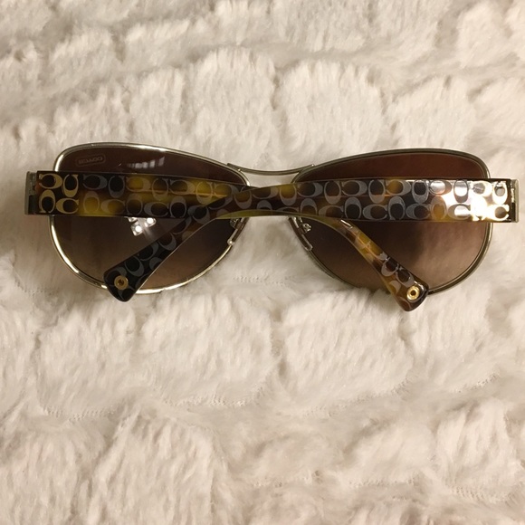 Classy Coach HC7001 Sunglasses - Picture 3 of 4