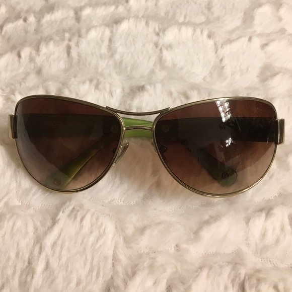 Classy Coach HC7001 Sunglasses - Picture 4 of 4