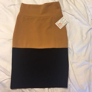 Lularoe Cassie skirt.