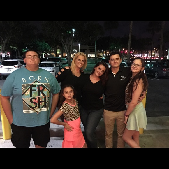 Meet your Posher, Loren - Picture 2 of 4