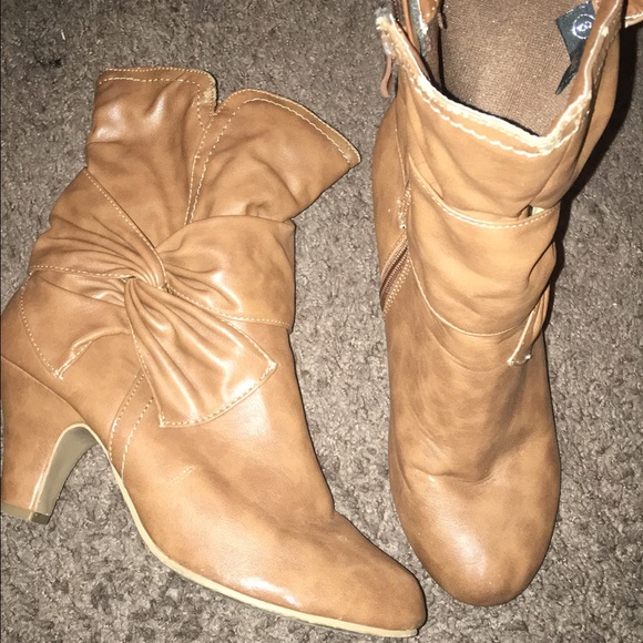 Tanish/brownish ankle Boots