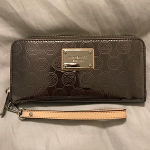 Authentic Michael Kors Wristlet