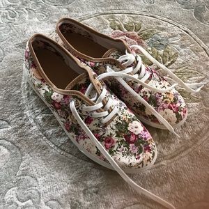 Hotter sneakers. Never worn!
