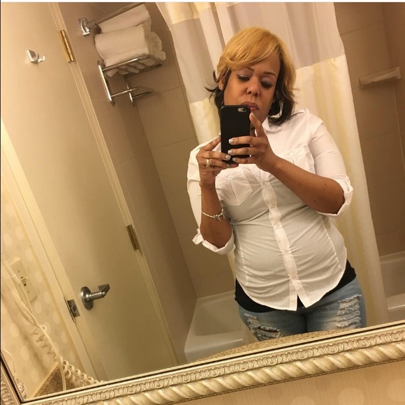 Meet your Posher, Tiffany - Picture 1 of 1