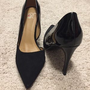 Black pumps